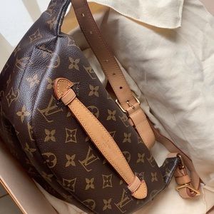 3️⃣3️⃣0️⃣0️⃣LV Bumbag